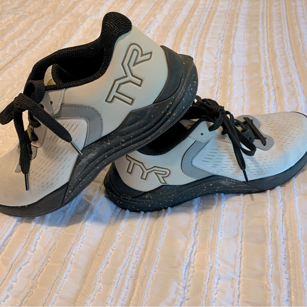 Women’s 7 TYR CXT-1 Trainers